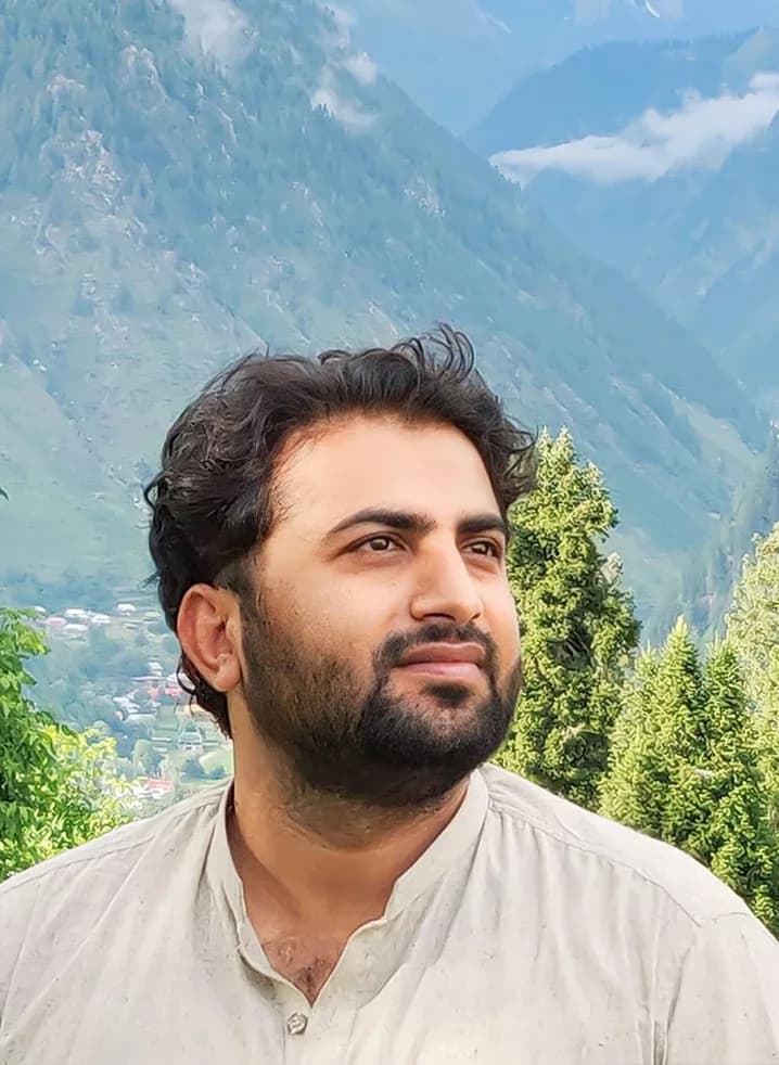 Portrait of Mufaqar Islam, WordPress, React and Next.js developer in Lahore, Pakistan